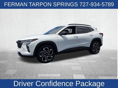 Used 2025 Chevrolet Trax RS w/ Sunroof Package FWD image 7