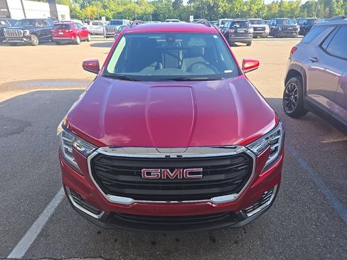Used 2024 GMC Terrain SLE w/ Driver Convenience Package AWD/4WD image 3
