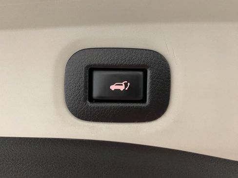 Used 2018 Nissan Rogue SV image 8