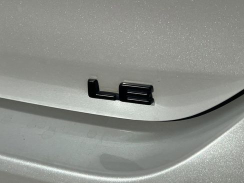Used 2023 Toyota Highlander LE FWD image 9