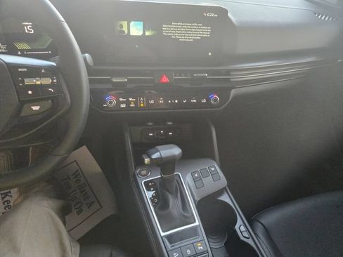 Used 2026 Kia Sportage EX w/ EX Panorama Roof Package AWD/4WD image 2