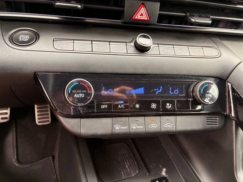 Used 2025 Hyundai Elantra SEL FWD image 33