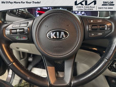 Used 2017 Kia Sedona LX w/ LX Essentials Premium Package image 19