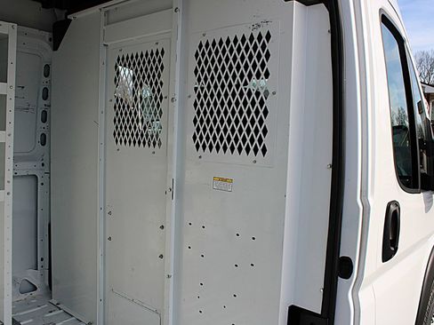 Used 2024 RAM ProMaster 2500 w/ Convenience Group image 9