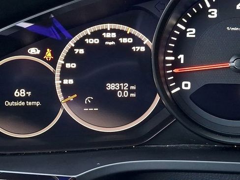 Certified 2023 Porsche Cayenne Platinum Edition image 26