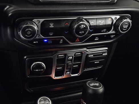 Used 2023 Jeep Wrangler Unlimited w/ 8.4" Radio Group image 16