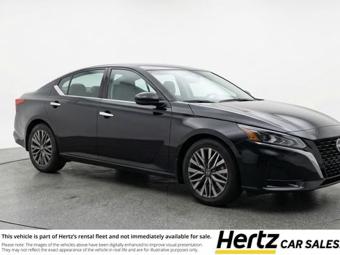 Used 2025 Nissan Altima 2.5 SV image 1