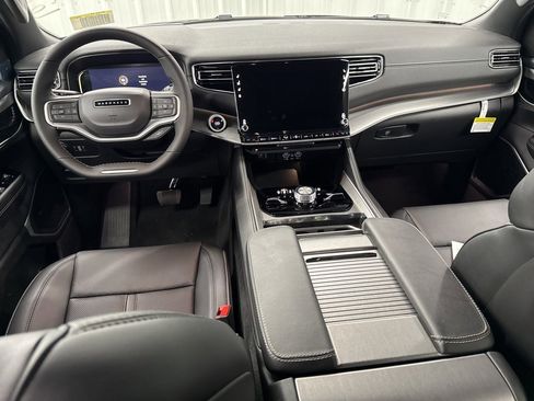 New 2025 Jeep Wagoneer L Series II w/ Convenience Group I image 18