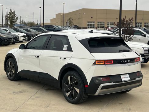 New 2026 Hyundai Ioniq 5 SE image 9