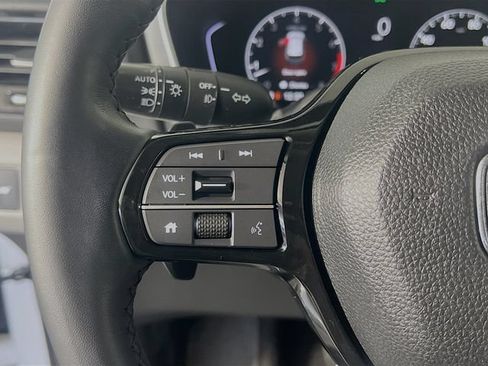 Used 2023 Honda Pilot EX-L image 17