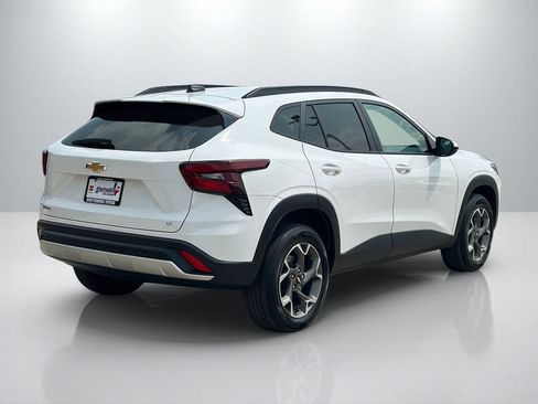 Used 2025 Chevrolet Trax LT FWD image 5