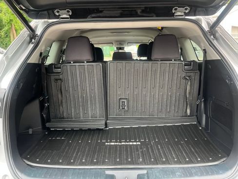 Used 2023 Toyota Highlander LE FWD image 22