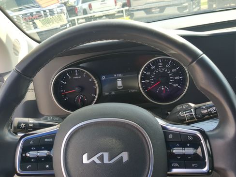 Certified 2024 Kia Carnival LX FWD image 12