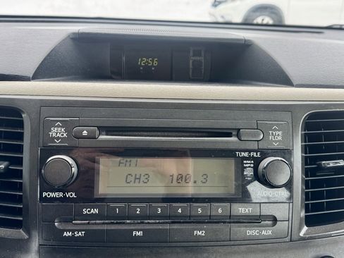 Used 2013 Toyota Sienna L image 27