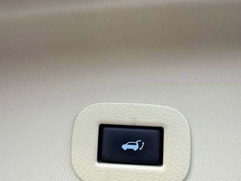 Used 2016 INFINITI QX80 Luxe w/ 22" Wheel Package image 9