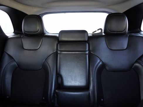 Used 2019 Jeep Cherokee Latitude Plus w/ Comfort/Convenience Group image 34