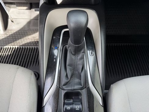 Used 2022 Toyota Corolla LE image 22