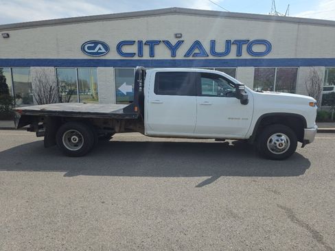Used 2022 Chevrolet Silverado 3500 LT w/ Convenience Package image 3
