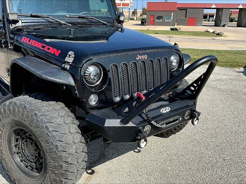 Used 2016 Jeep Wrangler Unlimited Rubicon w/ Connectivity Group image 3