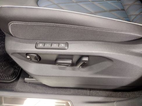 New 2026 Volkswagen Atlas Cross Sport SEL Premium R-Line image 23