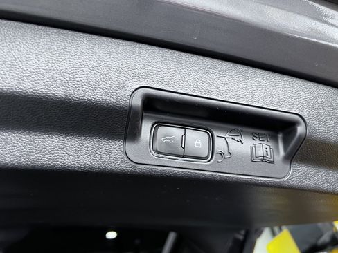 Used 2021 Ford Explorer XLT w/ Equipment Group 202A image 28