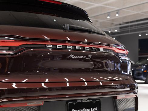 Certified 2026 Porsche Macan S AWD/4WD image 32