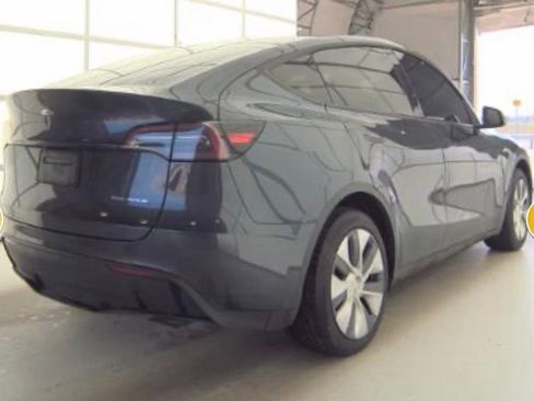 Used 2024 Tesla Model Y Long Range AWD/4WD image 9