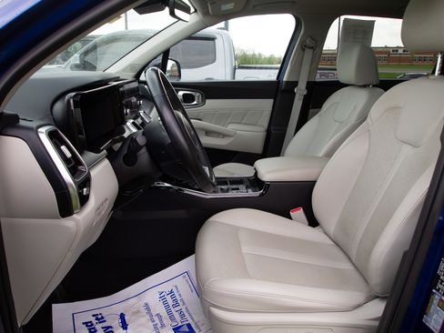 Used 2023 Kia Sorento SX image 13