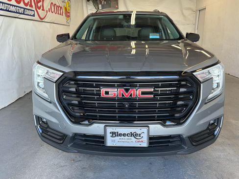 Used 2023 GMC Terrain SLT w/ Tech Package FWD image 3