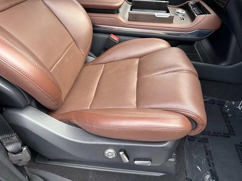 Used 2025 Lincoln Navigator L Reserve AWD/4WD image 10