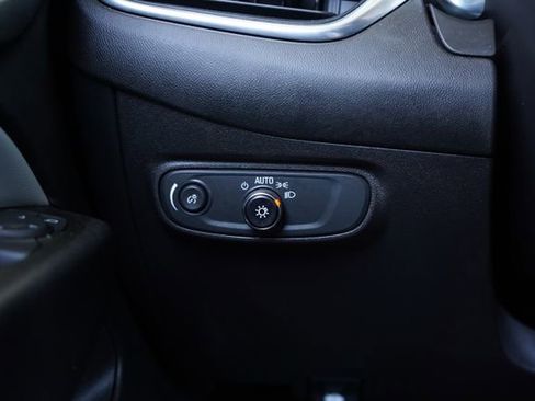 Used 2022 Chevrolet Equinox LS w/ LS Convenience Package FWD image 16