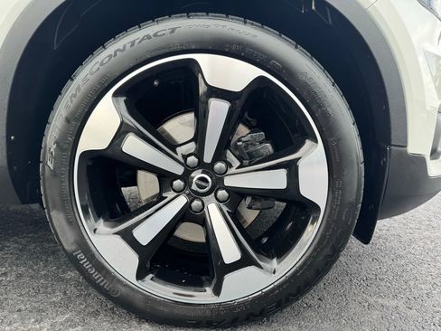Used 2020 Volvo XC40 T5 Momentum w/ Protection Package Premier AWD/4WD image 17