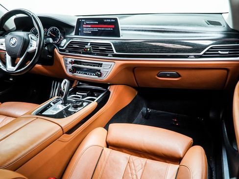 Used 2019 BMW 750i xDrive w/ Executive Package image 18