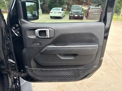 Used 2020 Jeep Wrangler Unlimited Sahara AWD/4WD image 10