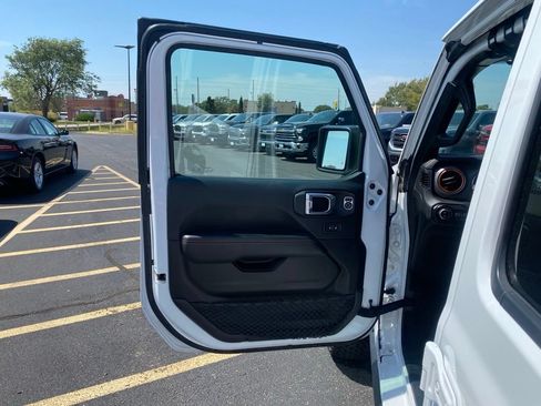Used 2020 Jeep Gladiator Mojave AWD/4WD image 11