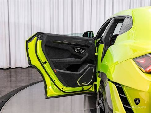 Used 2024 Lamborghini Urus Performante AWD/4WD image 44