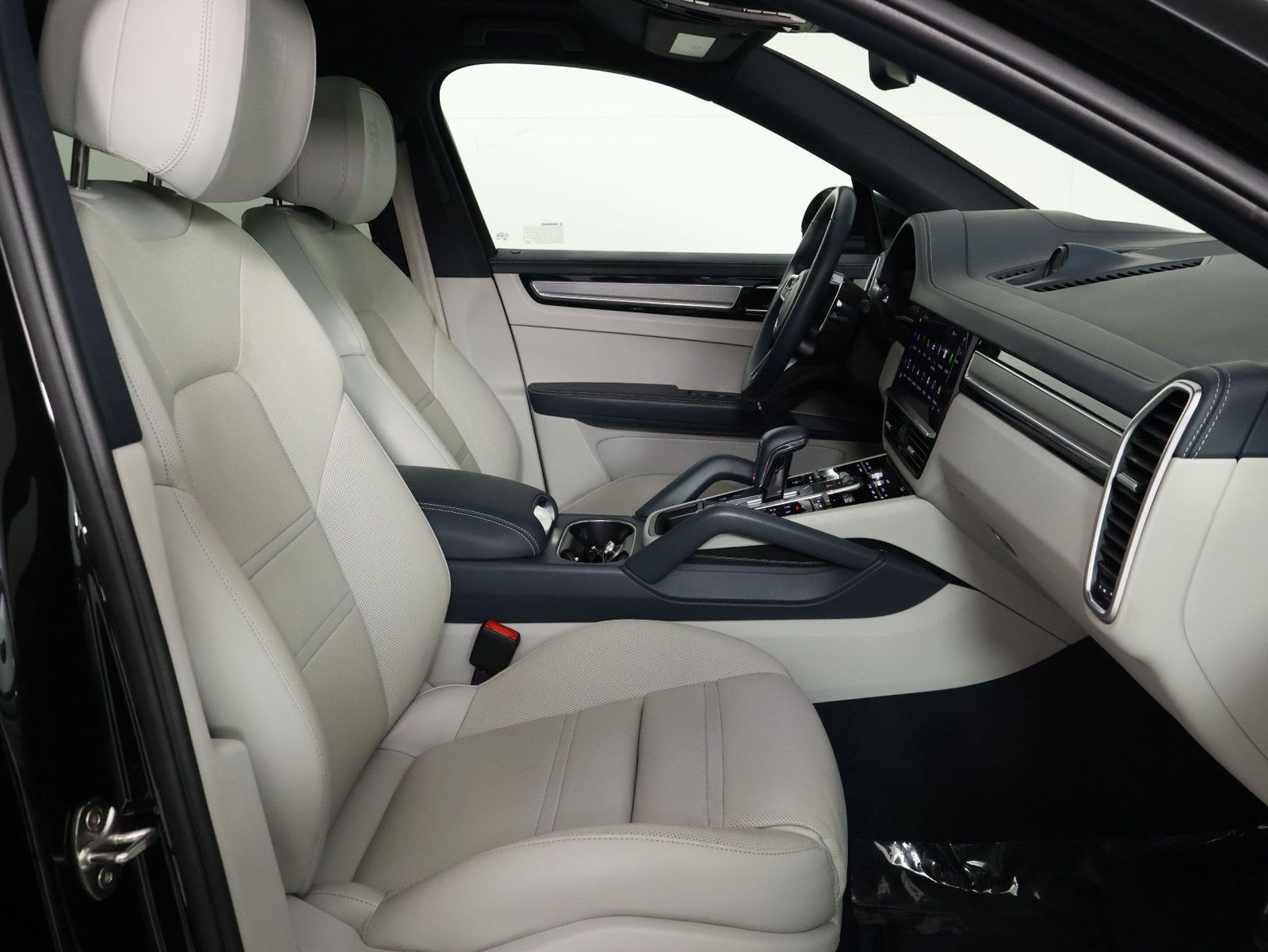Certified 2023 Porsche Cayenne Platinum Edition AWD/4WD image 31