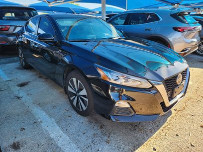 Used 2022 Nissan Altima 2.5 SV w/ SV Premium Package