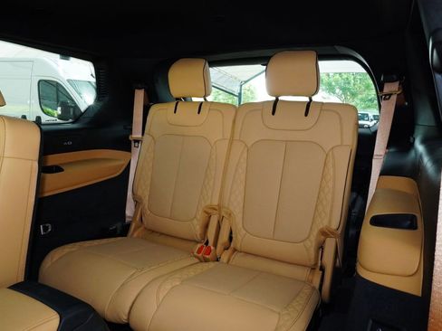 Used 2025 Jeep Grand Cherokee L Summit AWD/4WD image 26