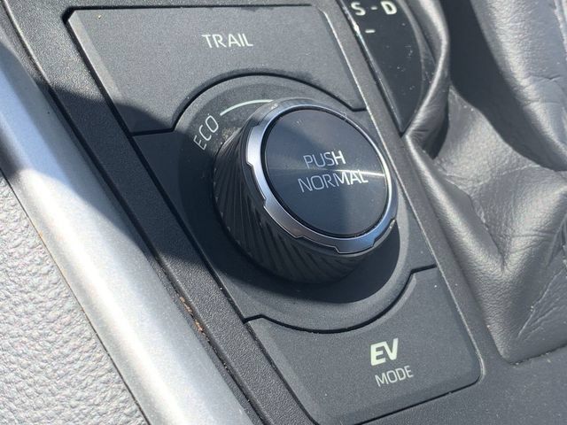 Used 2021 Toyota RAV4 Limited AWD/4WD image 28