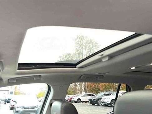 Used 2021 GMC Acadia AT4 image 21