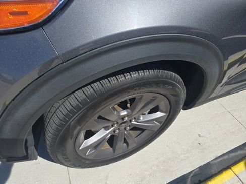 Used 2022 Ford Explorer XLT w/ Equipment Group 202A image 3