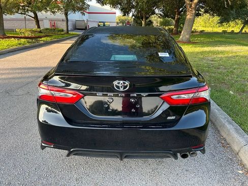 Used 2018 Toyota Camry SE FWD image 5