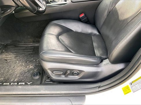 Used 2020 Toyota Camry XLE image 33