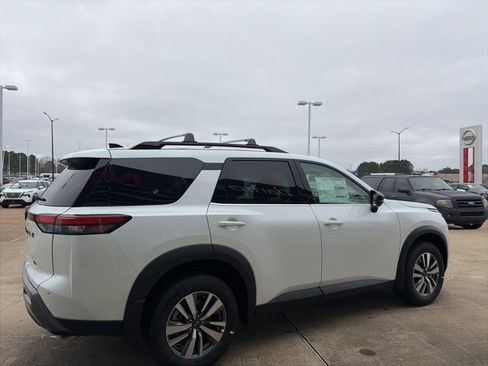 New 2026 Nissan Pathfinder SL image 4