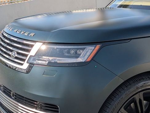 Used 2025 Land Rover Range Rover SV AWD/4WD image 9