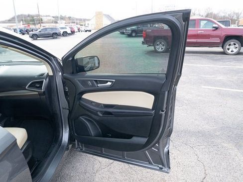 Used 2022 Ford Edge SE image 13