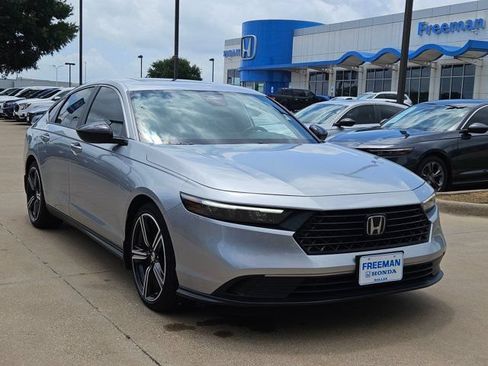Used 2025 Honda Accord Sport image 3