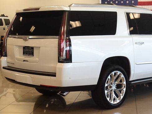 Used 2019 Cadillac Escalade ESV Platinum AWD/4WD image 10