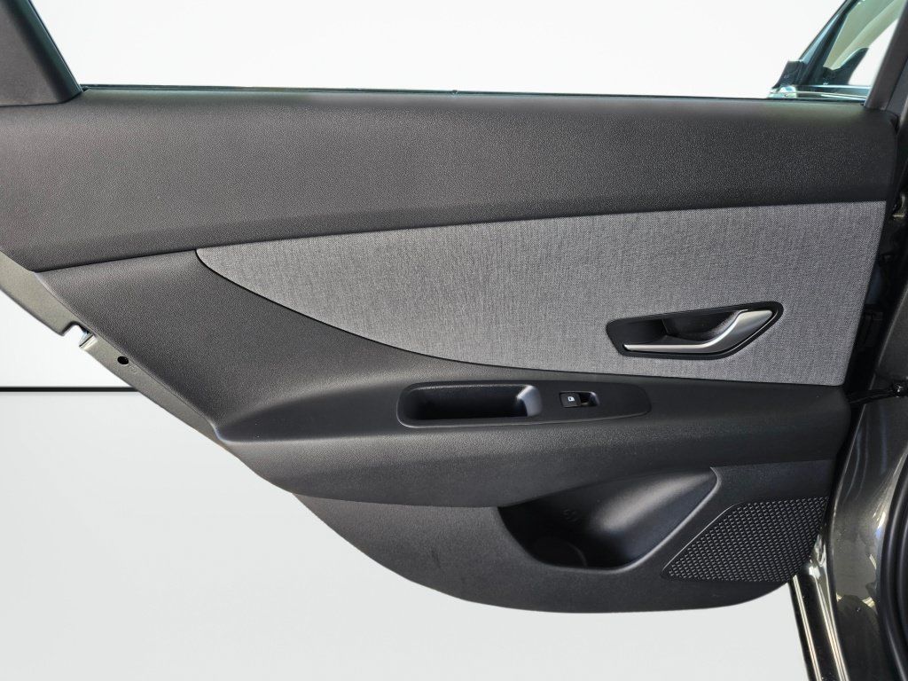 New 2026 Hyundai Elantra Limited FWD image 36